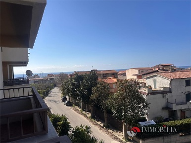 Foto Appartamento in Via Vena, Bova Marina di 130 m² con 5 locali
