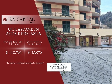 Foto Locale commerciale in Via Montegrappa, Varazze Centro di 54 m²