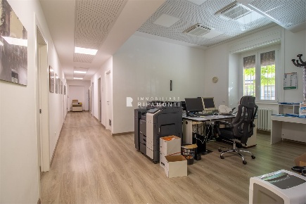Foto Ufficio in Via Rivolta, Lecco Caleotto di 200 m² con 7 locali