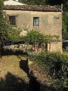 Foto Casale a Calci Centro di 220 m² con 8 locali in vendita