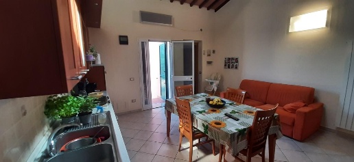 Foto Casale a Rosignano Marittimo Vada di 100 m² con 3 locali in vendita
