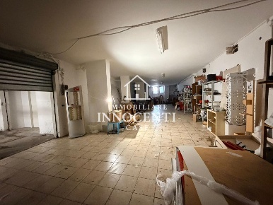 Foto Box a Massa Centro di 100 m² con 1 locali in vendita