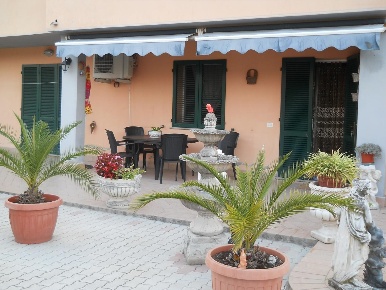 Foto Appartamento a Castellina Marittima di 90 m² con 3 locali in vendita