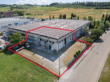 Foto Capannone industriale a Terricciola di 350 m² con 3 locali in vendita