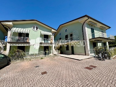Foto Appartamento a Massa Marina di Massa Centro di 110 m² con 6 locali