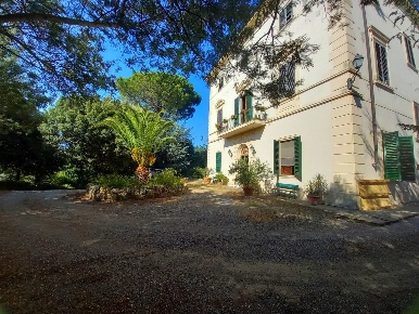 Foto Villa unifamiliare a Fauglia Fornacette di 600 m² con 18 locali