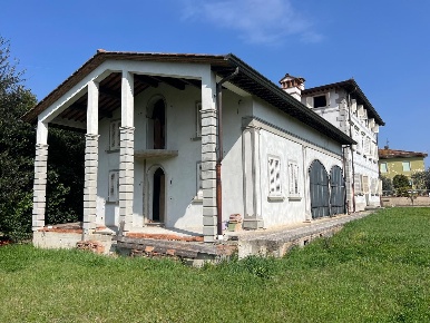 Foto Villa unifamiliare a Santa Maria a Monte di 500 m² con 14 locali