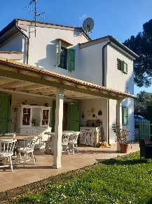 Foto Rustico a Pisa di 250 m² con 12 locali in vendita
