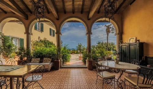 Foto Villa unifamiliare a Santa Maria a Monte di 800 m² con 17 locali