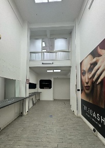 Foto Locale commerciale a Genova di 45 m² con 3 locali in vendita