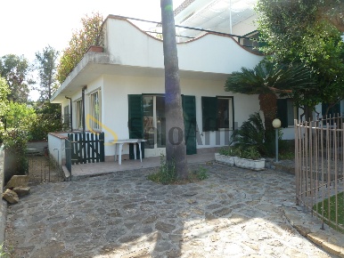 Foto Appartamento in Via Franco Alfano 44, Sanremo Solaro di 117 m²