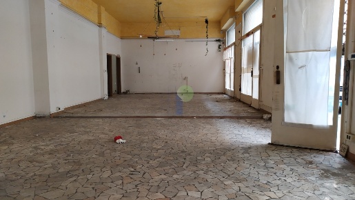 Foto Locale commerciale in Via Cogorrano 10, Livorno di 120 m² con 2 locali