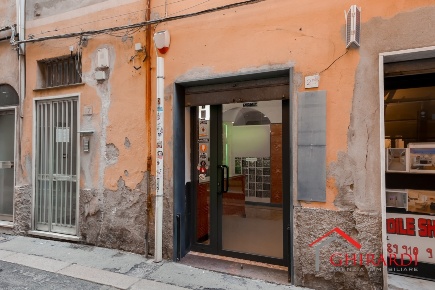Foto Locale commerciale in VIA R. A. VIGNA 25R, Genova Sestri Ponente
