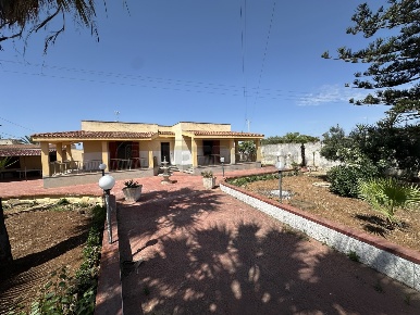 Foto Villa unifamiliare a Mazara del Vallo Tonnarella di 200 m² in vendita