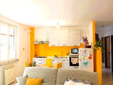 Foto Appartamento in Via Interna di Nave 2, Sarzana di 80 m² con 4 locali