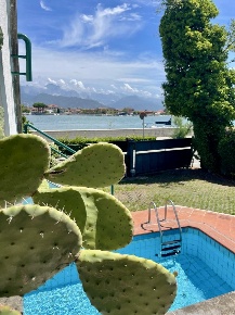 Foto Appartamento a Ameglia Bocca Di Magra di 151 m² con 6 locali