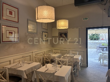 Foto Attività commerciale in Via Roma 75, Orbetello Centro di 75 m²