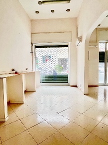 Foto Locale commerciale in Via Buontalenti 22, Livorno di 51 m² in vendita