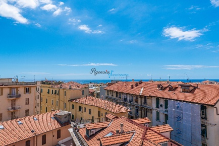 Foto Appartamento in Via Zeffiro Massa 48, Sanremo Ospedale di 123 m²