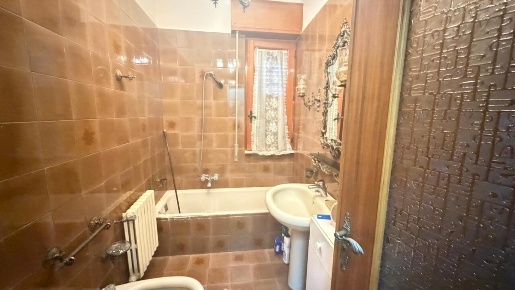 Foto Villa bifamiliare a Nicolosi di 200 m² con 10 locali in vendita