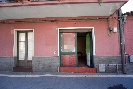 Foto Locale commerciale a Belpasso Centro di 28 m² in vendita
