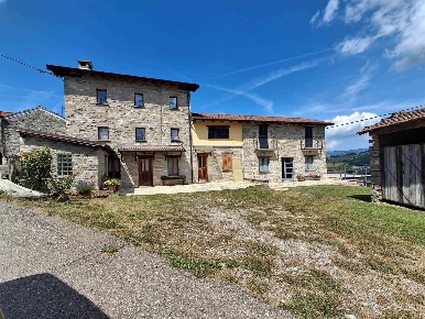 Foto Case semi ndipendenti in Prato giardino, Farini di 150 m² con 4 locali