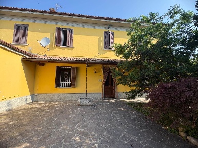 Foto Case semi ndipendenti a Tromello Centro di 130 m² con 3 locali