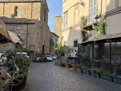 Foto Attività commerciale in Piazza Don Mario Gargiuli 11, Viterbo
