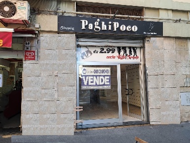 Foto Negozio in via del carmine  101, Salerno Carmine di 25 m² con 1 locali