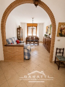 Foto Appartamento a Poggio Rusco Centro di 120 m² con 6 locali in vendita