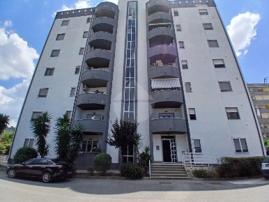 Foto Appartamento in via Popilia, Cosenza Popilia - Vagliolise di 80 m²