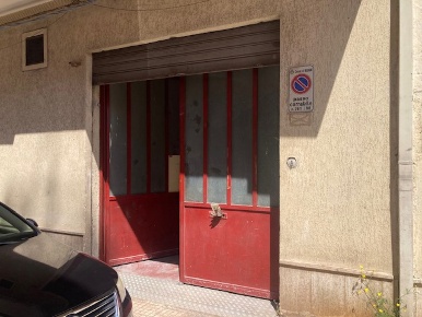 Foto Laboratorio in Vicolo Marino 16, Mesagne di 69 m² con 1 locali