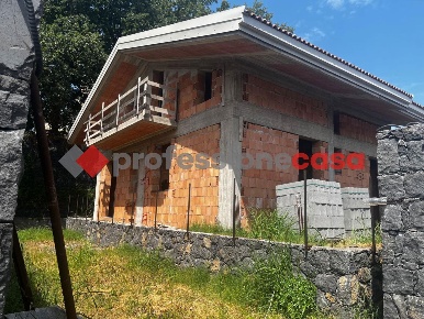 Foto Villa singola a Aci Sant'Antonio Centro di 150 m² con 6 locali