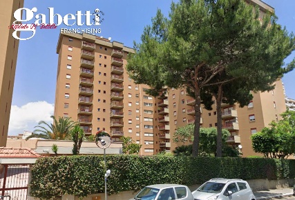 Foto Appartamento in Via via dei Fiori 6, Palermo Calatafimi Alta di 152 m²