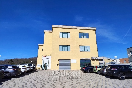 Foto Ufficio in Giovannitti, Campobasso Zona Industriale di 294 m²