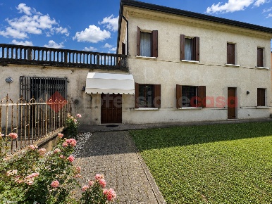 Foto Villa bifamiliare in Via ROMA SNC, Vescovana Centro di 160 m²