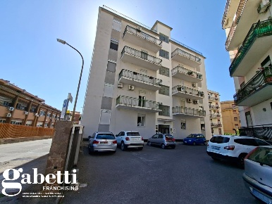 Foto Appartamento in Via ORTI 2, Patti Centro di 114 m² con 4 locali