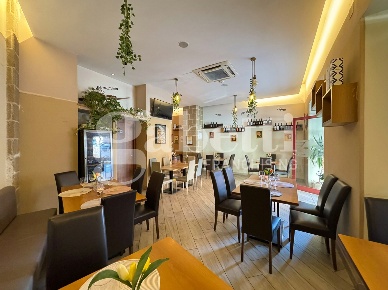 Foto Negozio in Vittorio Emanuele, Frattamaggiore di 80 m² con 1 locali