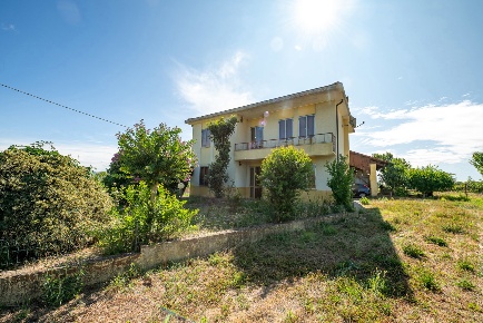 Foto Casa indipendente in Via Grazia Deledda 24, Tribano Centro di 170 m²