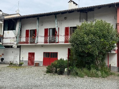 Foto Rustico in RISORGIMENTO, Druento di 230 m² con 7 locali in vendita