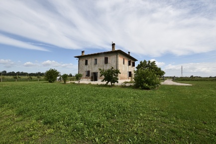 Foto Casale in Via Montefiorino 1, Malalbergo di 300 m² con 6 locali