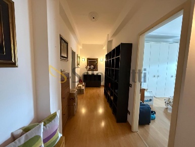 Foto Appartamento in Via Carlo Ridolfi, Modena di 100 m² con 6 locali
