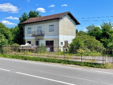 Foto Villa unifamiliare in Via Provinciale, Cittiglio Centro di 240 m²