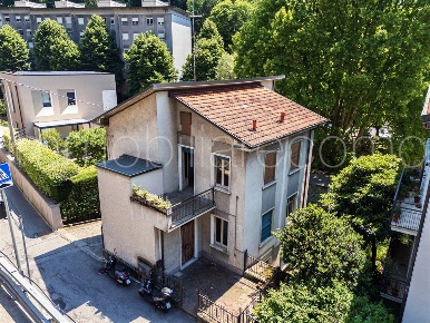 Foto Casa indipendente in Via Brenna, Como San Martino di 230 m² in vendita