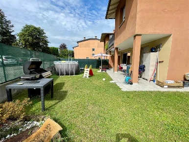 Foto Appartamento in Via XXV Aprile, Azzate Centro di 85 m² con 3 locali