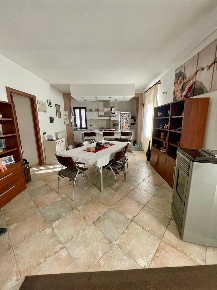 Foto Appartamento in Via Del Fontanone, Azzate Centro di 90 m² con 3 locali