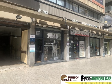 Foto Negozio in Via Marchese di Villabianca, Palermo Libertà - Villabianca