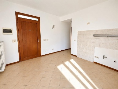 Foto Appartamento in Via Vittorio Veneto, Azzate Centro di 68 m² in vendita