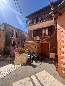 Foto Appartamento in Via magenta, Capena Centro di 150 m² con 4 locali