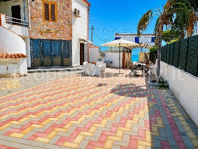 Foto Villa a schiera in via nazionale 129, Siracusa Cassibile di 103 m²
